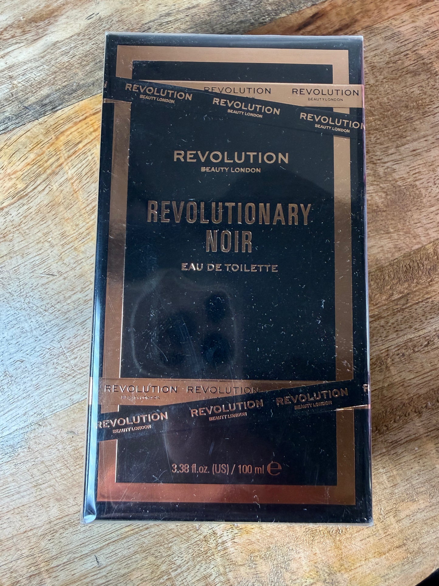 REVOLUTIONARY NOIR EAU DE TOILETTE
